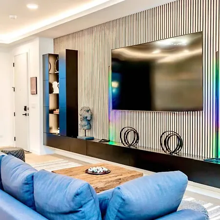 Ultra Modern Luxury - New Construction 4 Bedrooms Holiday home *