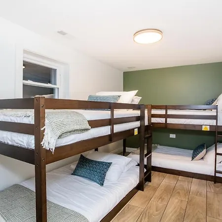 Holiday home The Retreat - Hot Tub, Theater, Game Room, Fire Pit, Bar, Sleeps 14 *