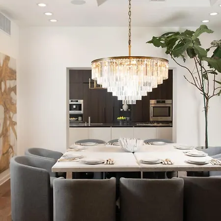 Luxury Gold Coast Penthouse With Deck & Views