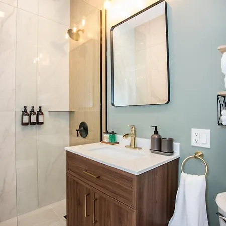 The Retreat - Hot Tub, Theater, Game Room, Fire Pit, Bar, Sleeps 14 Holiday home *