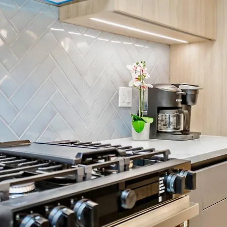 Holiday home Ultra Modern Luxury - New Construction 4 Bedrooms *