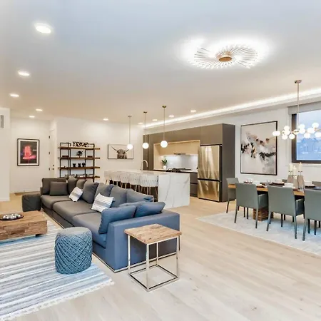 Ultra Modern Luxury - New Construction 4 Bedrooms Holiday home