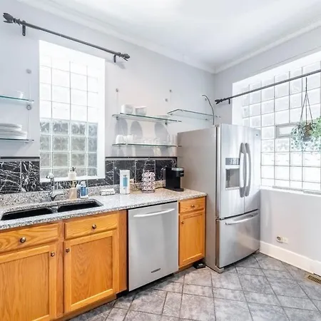 Holiday home Modern 4 Bedroom Greystone Chicago