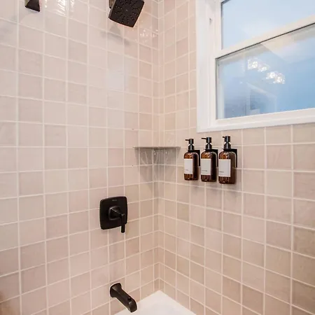 Holiday home The Retreat - Hot Tub, Theater, Game Room, Fire Pit, Bar, Sleeps 14 *