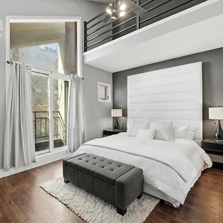 River West Modern 4-bd With Patio & Balcony Holiday home *