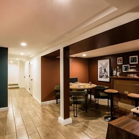 Holiday home The Retreat - Hot Tub, Theater, Game Room, Fire Pit, Bar, Sleeps 14
