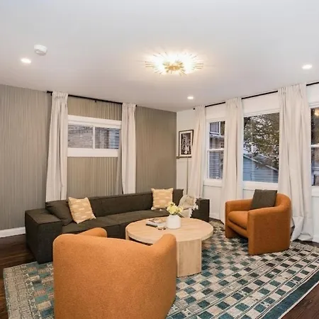 Holiday home The Retreat - Hot Tub, Theater, Game Room, Fire Pit, Bar, Sleeps 14