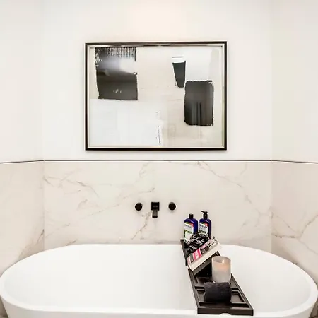 Ultra Modern Luxury - New Construction 4 Bedrooms Holiday home Chicago