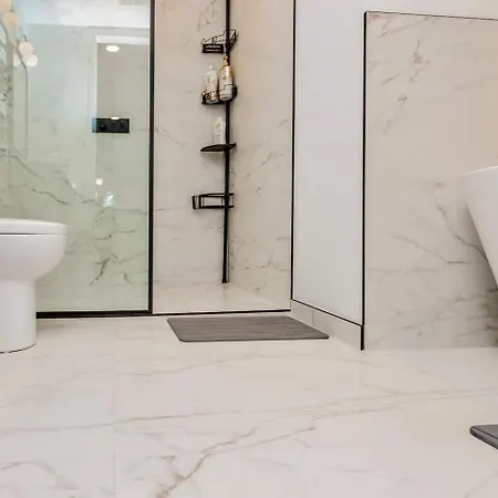 Ultra Modern Luxury - New Construction 4 Bedrooms * Chicago