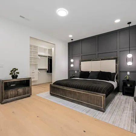 Ultra Modern Luxury - New Construction 4 Bedrooms Holiday home