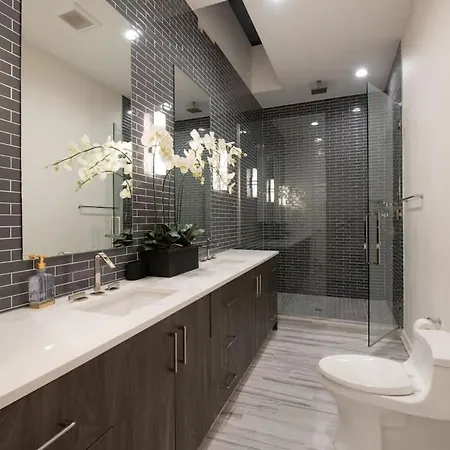 Luxury Gold Coast Penthouse With Deck & Views * Chicago