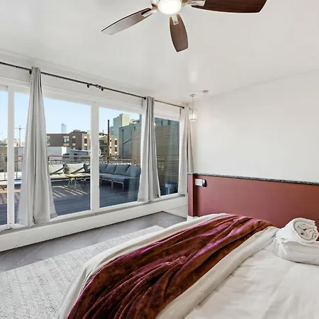River West Modern 4-bd With Patio & Balcony *