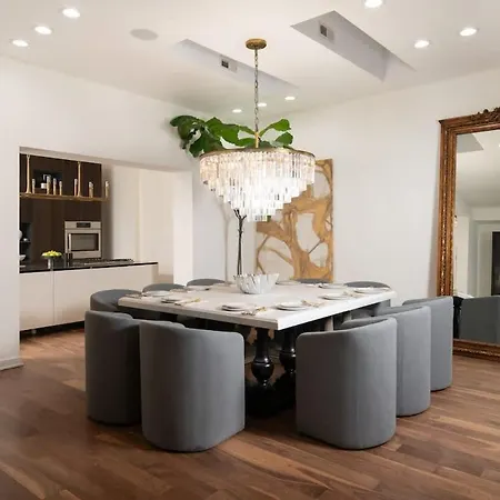 Holiday home Luxury Gold Coast Penthouse With Deck & Views *