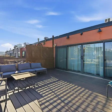 River West Modern 4-bd With Patio & Balcony Holiday home