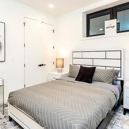 Ultra Modern Luxury - New Construction 4 Bedrooms *