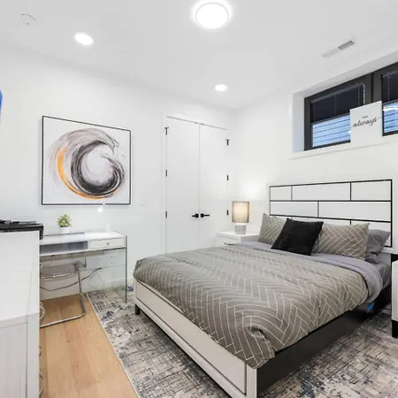 Ultra Modern Luxury - New Construction 4 Bedrooms Holiday home Chicago
