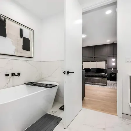 Holiday home Ultra Modern Luxury - New Construction 4 Bedrooms *