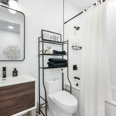 Ultra Modern Luxury - New Construction 4 Bedrooms * Chicago