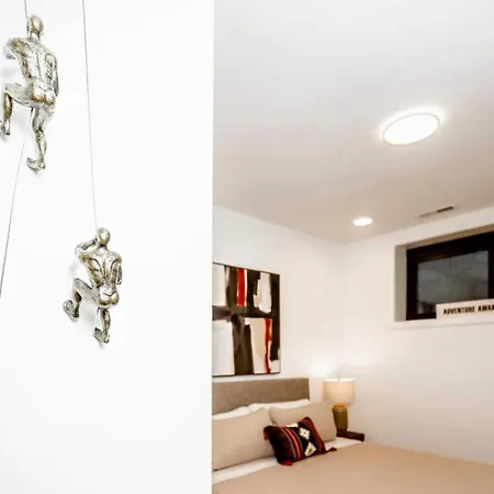 Ultra Modern Luxury - New Construction 4 Bedrooms * Chicago