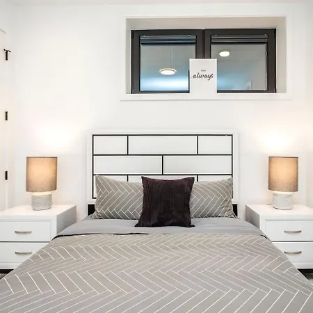 Ultra Modern Luxury - New Construction 4 Bedrooms * Chicago