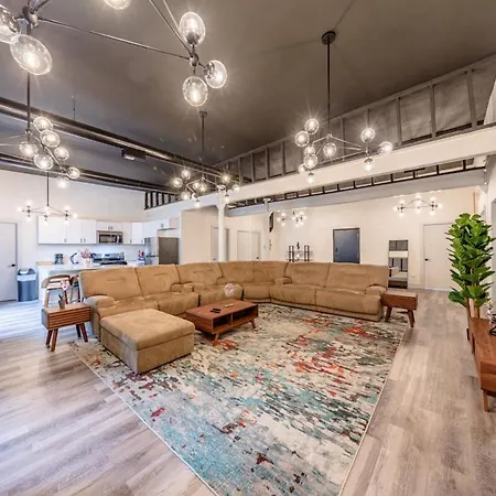 Luxury 5br W/ King Bed & Pool Table Near Chinatown Apartment Chicago