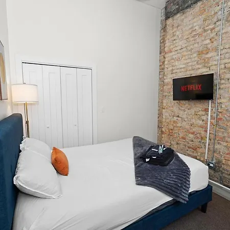 Business Leisure Smoke Ok 3br Near Mccormick Chicago