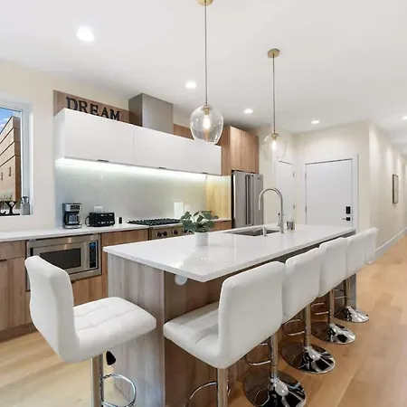 Apartment Comfy 3-bd Near United Center With Balcony *