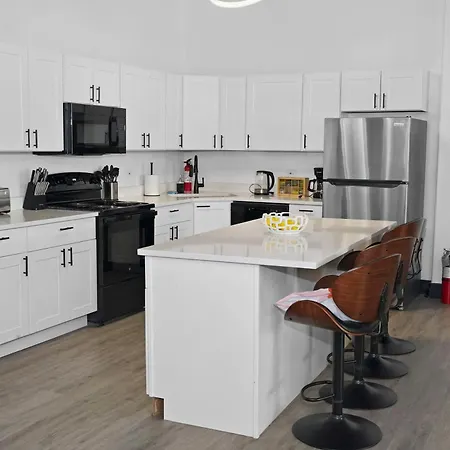 Spacious 6br Group Unit Near Mccormick & Lakefront Apartment
