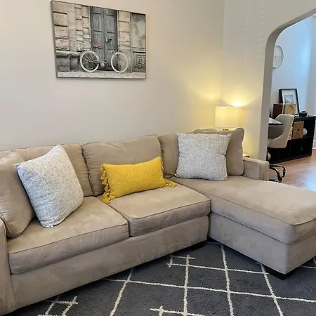 Apartment Inner-city Experience, Next Stop! Chicago
