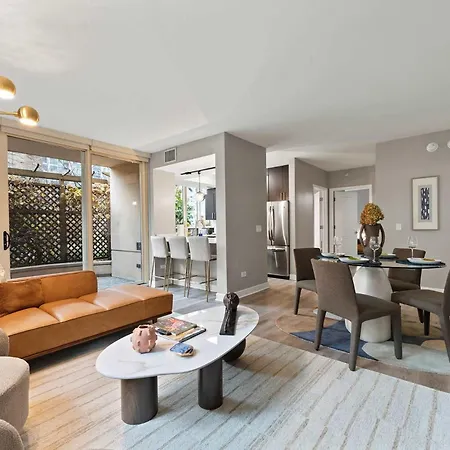 The Bernadin- Designer 3br Center With Balcony Apartment Chicago