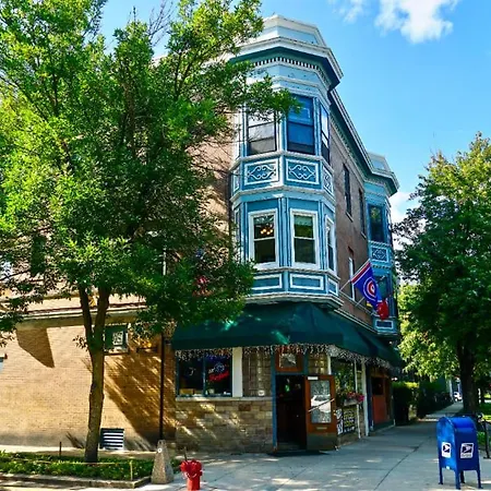 Cubs Near Wrigley Apartment Chicago