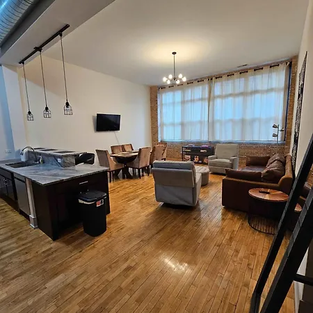 Apartment 4 Bedroom Sleeps 20 People