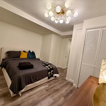 Gold Coast 2br Near Oak Street Apartment
