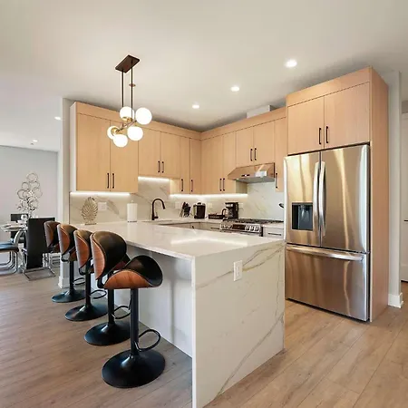 Welcoming Month Long 2bd 2ba With Parking * Chicago