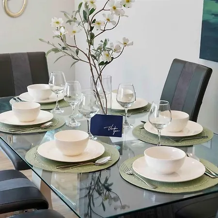 Apartment Welcoming Month Long 2bd 2ba With Parking