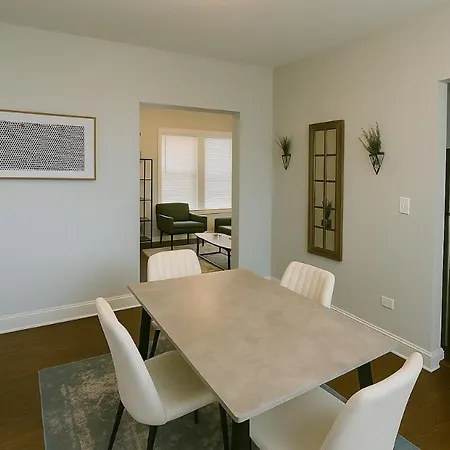Apartment Spacious 1br With Washer Dryer Near Cta *