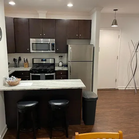 Apartment Updated 1 Bedroom In The Location!