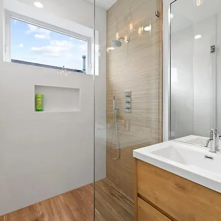 Comfy 3-bd Near United Center With Balcony * Chicago