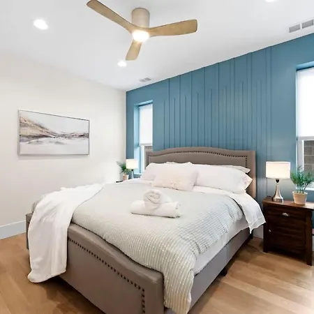 Comfy 3-bd Near United Center With Balcony Chicago