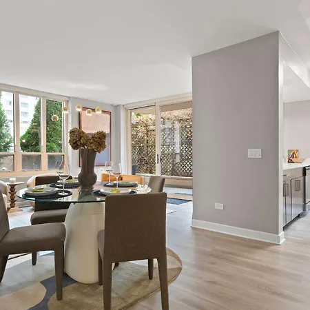 Apartment The Bernadin- Designer 3br Center With Balcony