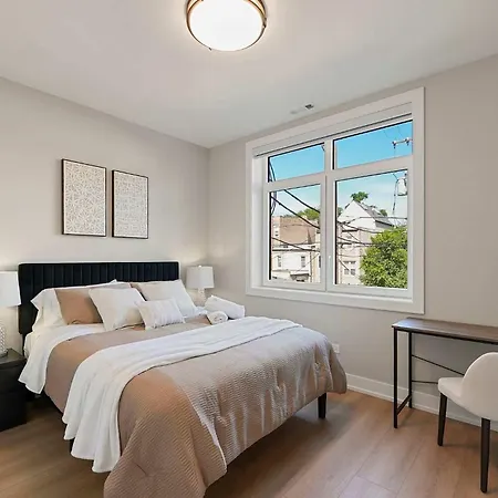 Modern By Med District With Parking & Laundry Apartment