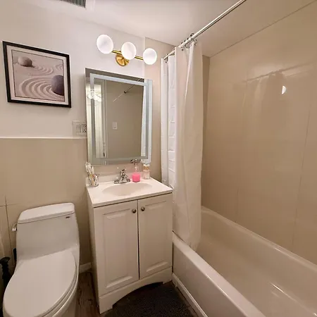 Gold Coast 2br Near Oak Street Apartment *