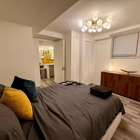 Gold Coast 2br Near Oak Street Apartment *