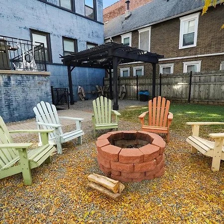 Apartment Pilsen 6br Getaway With Game Room, Gym & Paid Parking Near Soldier Field & Mccormick Place Chicago
