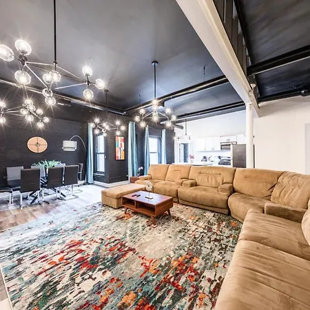 Luxury 5br W/ King Bed & Pool Table Near Chinatown Apartment