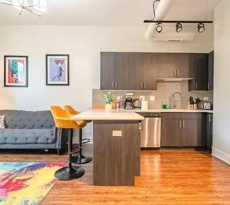 Stylish Friendly 3br Near Mccormick *