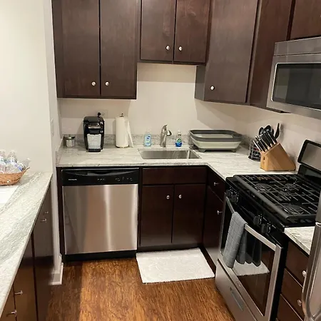 Updated 1 Bedroom In The Location! Chicago