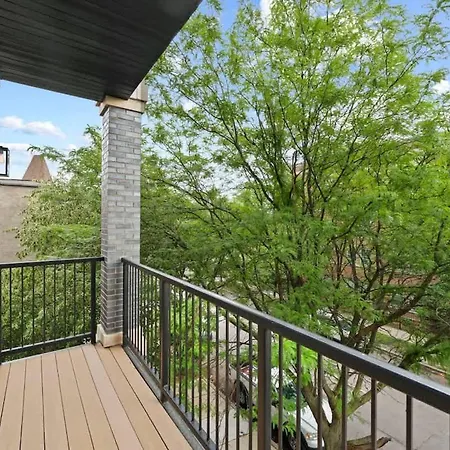 Comfy 3-bd Near United Center With Balcony Chicago