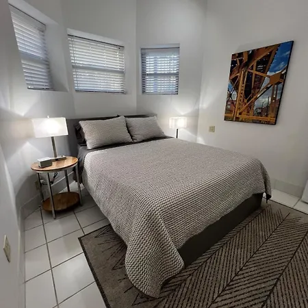 Private 2br 2ba Heart Of Boystown Walk To Wrigley *
