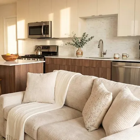Boulevard Just 5 Minutes From Magnificent Mile And River North 06 Chicago